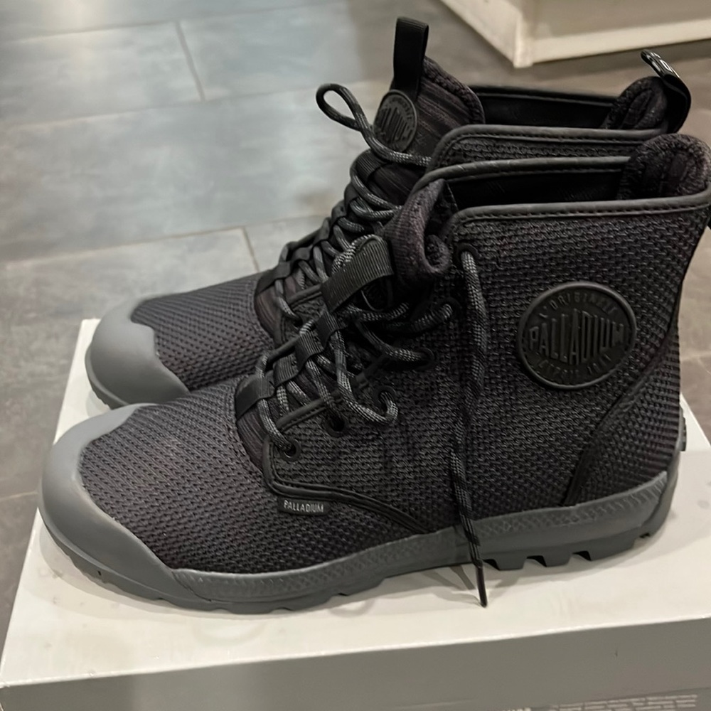 Palladium Pampatech Hi TX , black , size 8.5 NIB